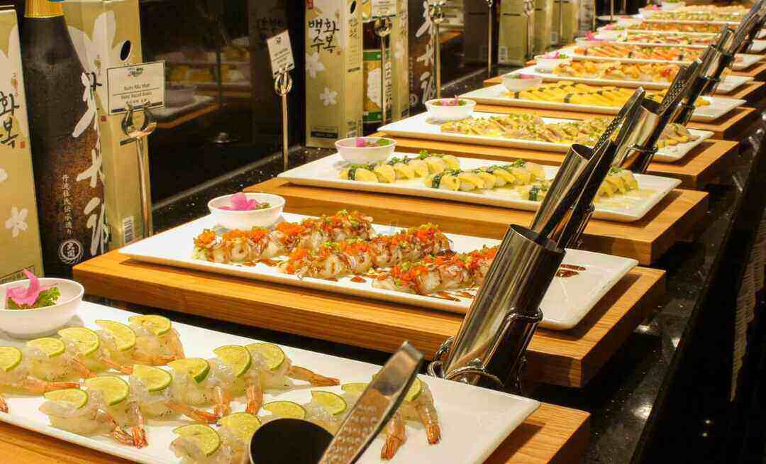 Nên quan sát menu của nhà hàng buffet trước khi lựa chọn