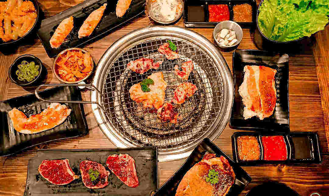 Tại nhiều nhà hàng buffet yêu cầu thời gian ăn tối đa là 2 tiếng 